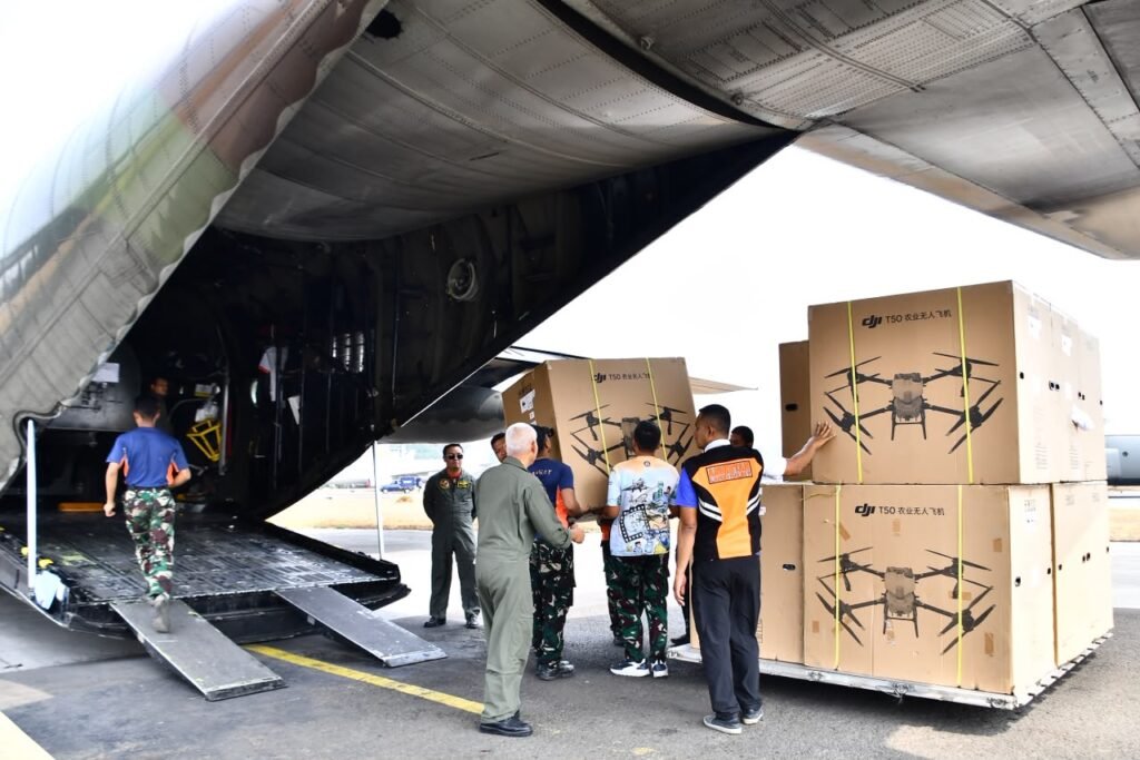 Portal Berita Indonesia dan Dunia Terkini Hari Ini, Update Harian Terbaru, Terlengkap, Tajam, Aktual dan Berimbang. TNI Salurkan Dukungan Peralatan Penanganan Karhutla ke Kalimantan Tengah - Teropong Rakyat