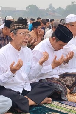 Satgas Kahurtla TNI Gelar Sholat Istisqo dan Sosialisasi di Melawi