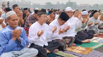 Satgas Kahurtla TNI Gelar Sholat Istisqo dan Sosialisasi di Melawi