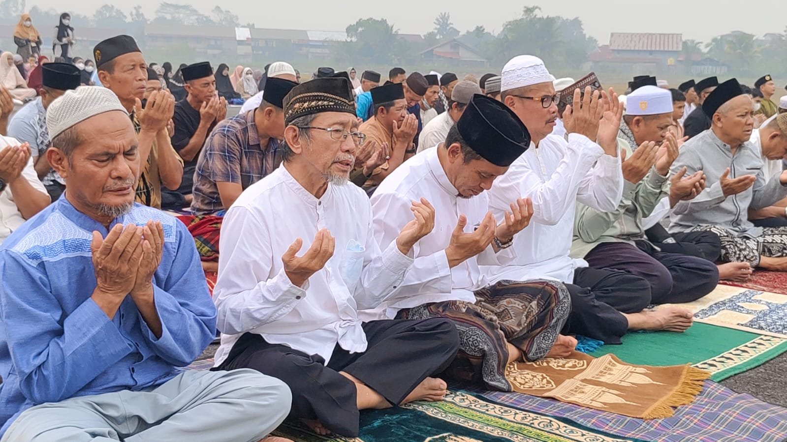 Satgas Kahurtla TNI Gelar Sholat Istisqo dan Sosialisasi di Melawi