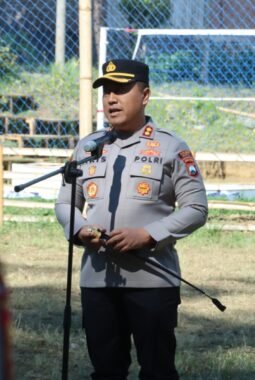 Kapolres Batu Pimpin Apel Siaga Karhutla, Kerahkan Water Bombing Padamkan Titik Api di Gunung Kawinajang