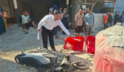 Kabel Diduga Korslet, Gudang Material di Singosari Terbakar - Teropong Rakyat