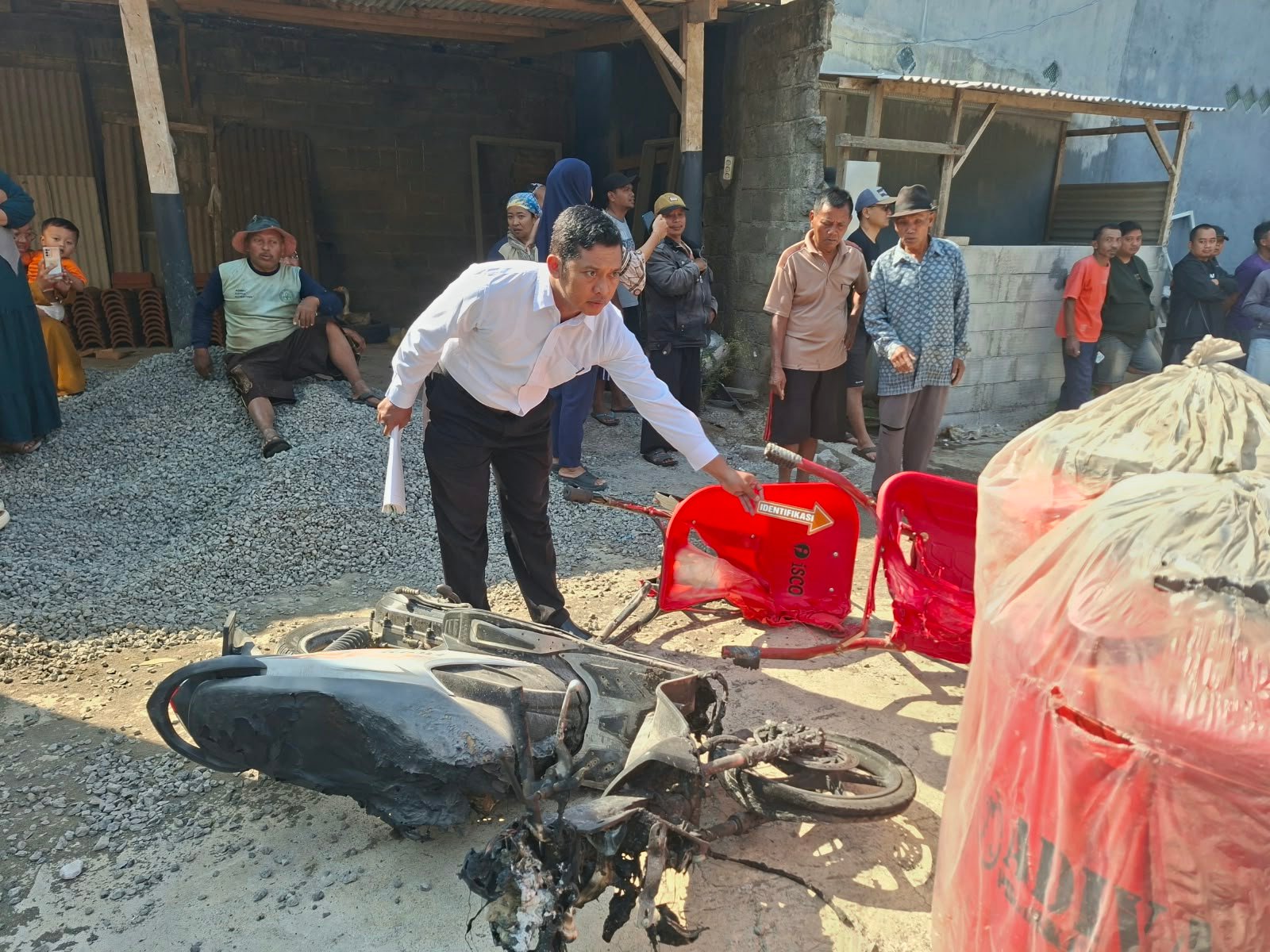 Kabel Diduga Korslet, Gudang Material di Singosari Terbakar