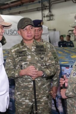 Panglima TNI Bersama Menko Polkam Lepas Satgas Terpadu Port Visit 2026  JAKARTA,teropongrakyat.co – (Puspen TNI