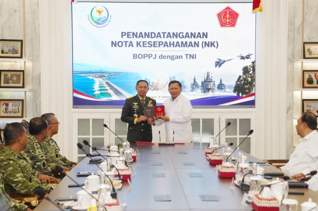 Panglima TNI Tandatangani Nota kesepahaman Dengan Kepala Badan Otorita Pengelola Pantai Utara Jawa - Teropong Rakyat