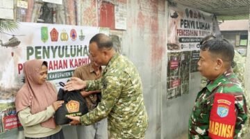 TNI Gencarkan Penyuluhan Door to Door Cegah Karhutla di Kabupaten Sambas