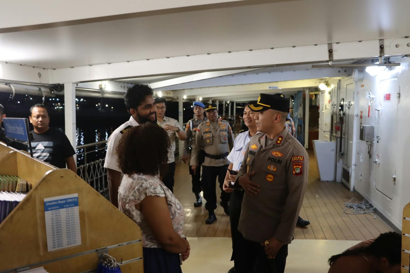 Kapolres Pelabuhan Tanjung Priok Tinjau Kapal Perpustakaan MV Doulos Hope di Dermaga Eks Presiden