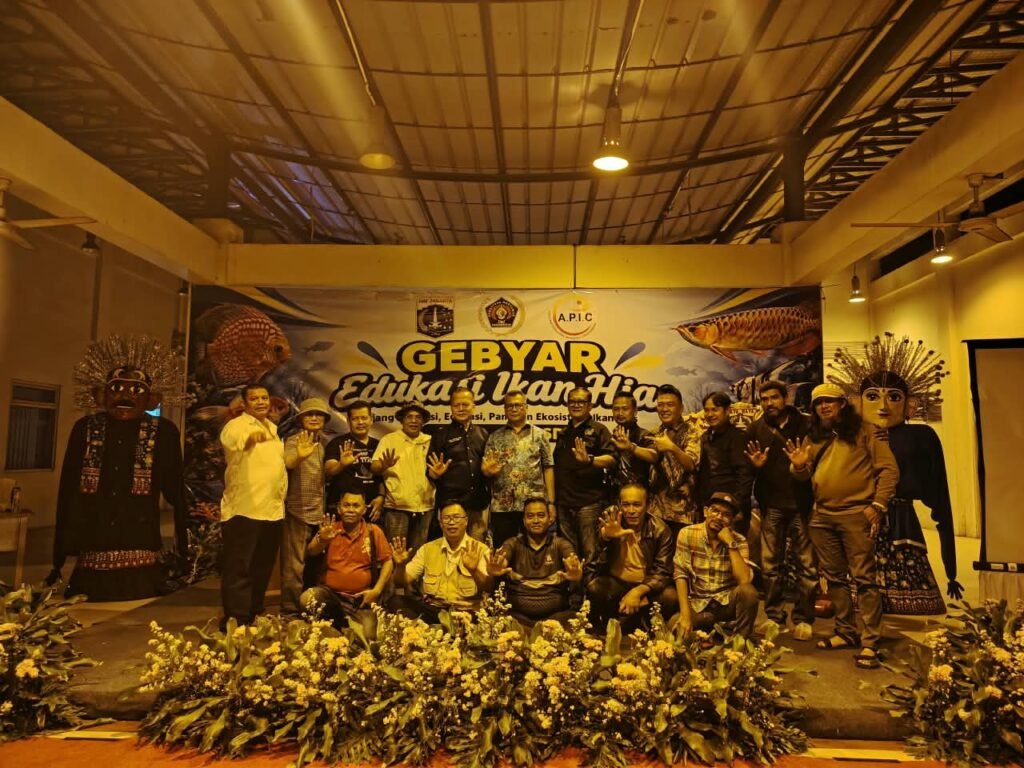 Pameran Ikan Hias APIC dan Pokja PWI Wali Kota Jakarta Barat - Teropong Rakyat