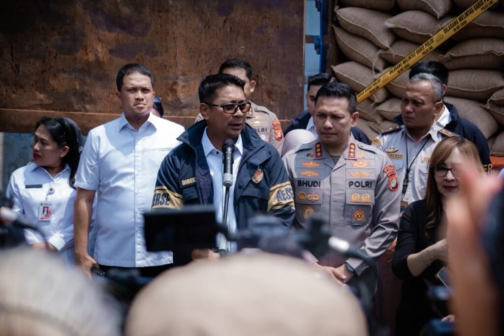 Portal Berita Indonesia dan Dunia Terkini Hari Ini, Update Harian Terbaru, Terlengkap, Tajam, Aktual dan Berimbang. Polda Metro Jaya Ungkap Impor Ilegal 49,85 Ton Kacang Tanah - Teropong Rakyat