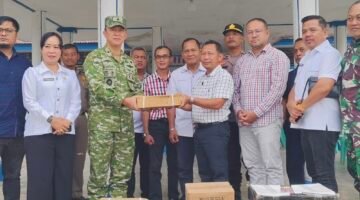 Satgas Karhutla TNI Kawal Penyaluran Bantuan Korporasi untuk Desa Terdampak di Melawi
