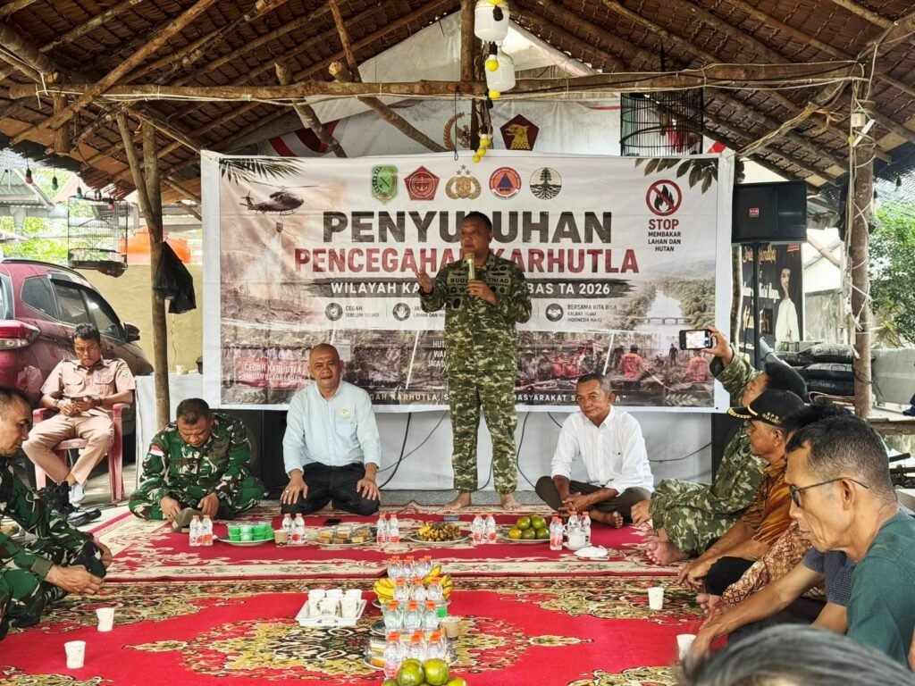 Portal Berita Indonesia dan Dunia Terkini Hari Ini, Update Harian Terbaru, Terlengkap, Tajam, Aktual dan Berimbang. TNI Perkuat Sinergitas Lintas Sektor dalam Pencegahan Karhutla di Sambas - Teropong Rakyat