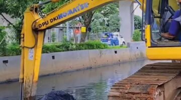 Sudin SDA Jakarta Utara Kerahkan Pengerukan Saluran guna Antisipasi Genangan Air dan Banjir