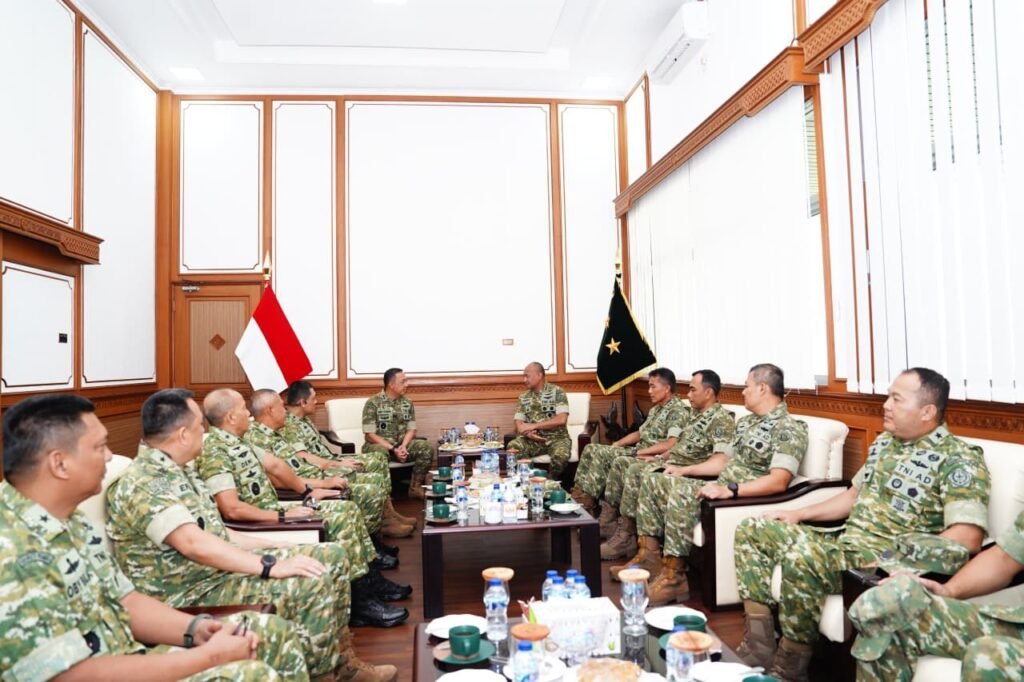 Pangkogabwilhan II Kunjungi Kodam VI/Mulawarman, Perkuat Sinergi Pertahanan Wilayah - Teropong Rakyat