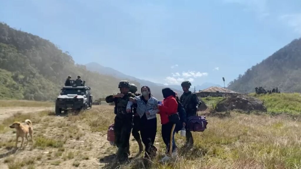 Akses Darat Terhambat, Pangkoops TNI Habema Perintahkan Evakuasi Udara Ibu Sinta dari Mbua - Teropong Rakyat