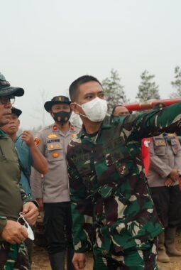 Penanganan Karhutla Sektor Selatan Kalbar Diperkuat, TNI Alihkan Perkuatan Pasukan
