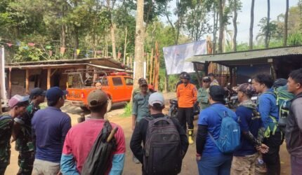 Kebakaran Gunung Kawi Meluas, 1.459 Hektare Area Terbakar - Teropong Rakyat