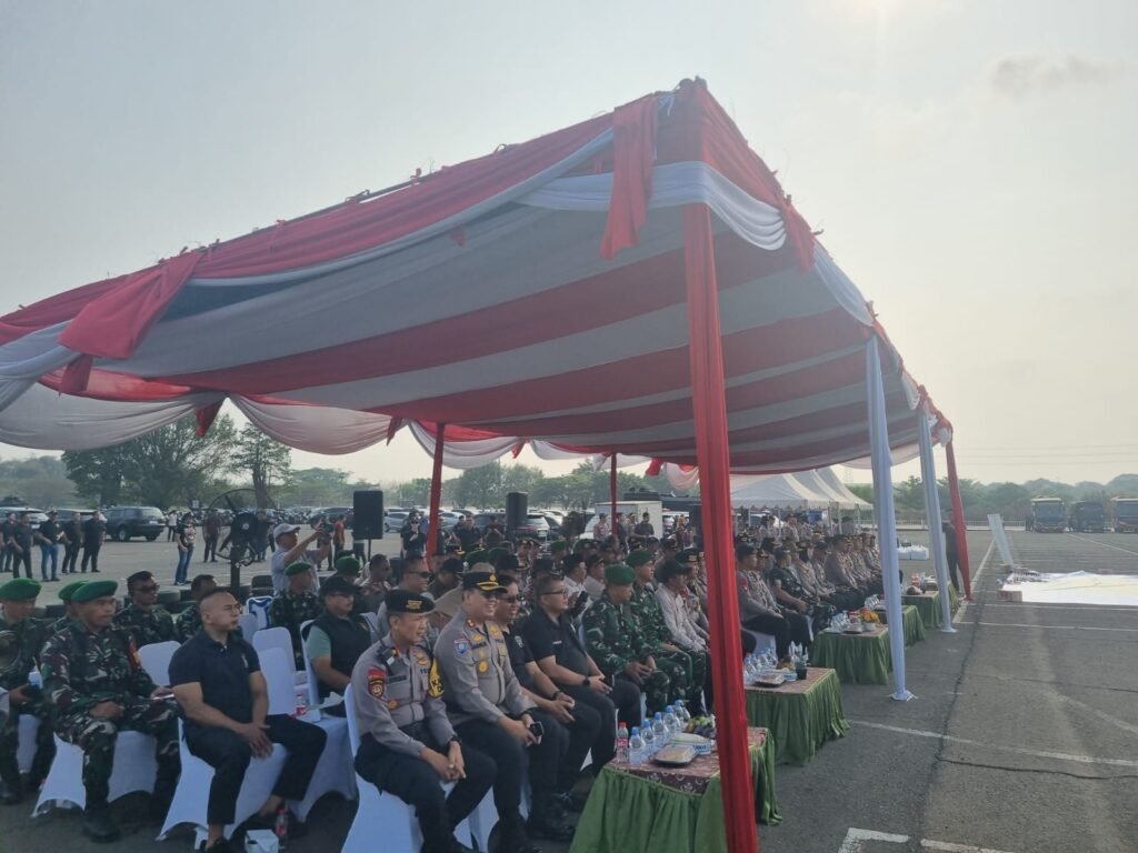 Portal Berita Indonesia dan Dunia Terkini Hari Ini, Update Harian Terbaru, Terlengkap, Tajam, Aktual dan Berimbang. 25 Personel Polres Pelabuhan Tanjung Priok Dikerahkan Amankan Pilkades di Kabupaten Bekasi - Teropong Rakyat