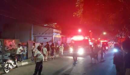 Kebakaran Lahan Kosong di Serdang Raya Kemayoran Berhasil Dipadamkan - Teropong Rakyat