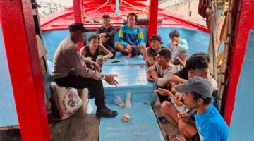 Polres Pelabuhan Tanjung Priok Tingkatkan Harkamtibmas, Polisi Sambangi ABK di Pelabuhan Muara Angke