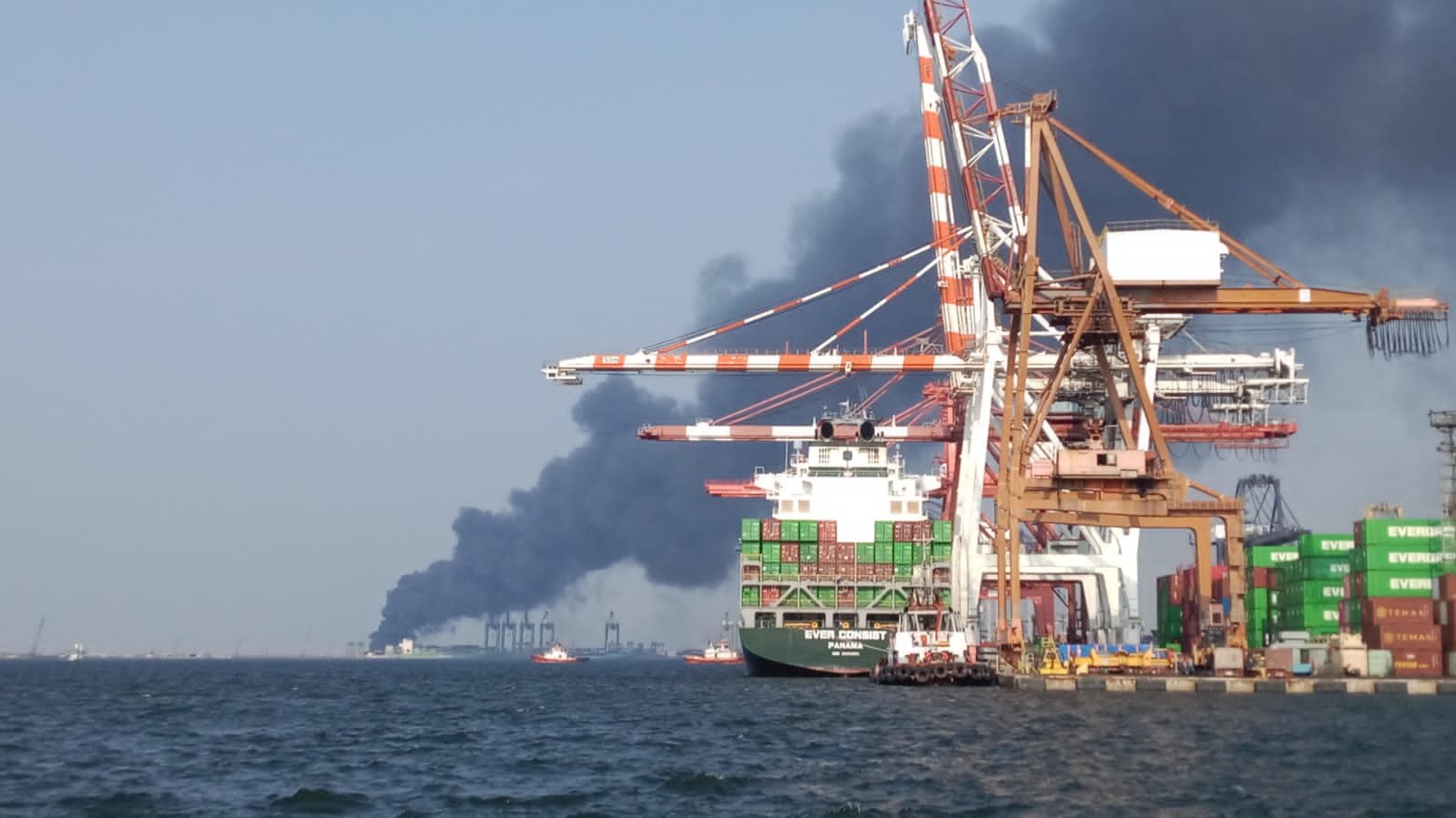 Menangani Insiden Kebakaran Kontainer Dangerous Goods Di NPCT1