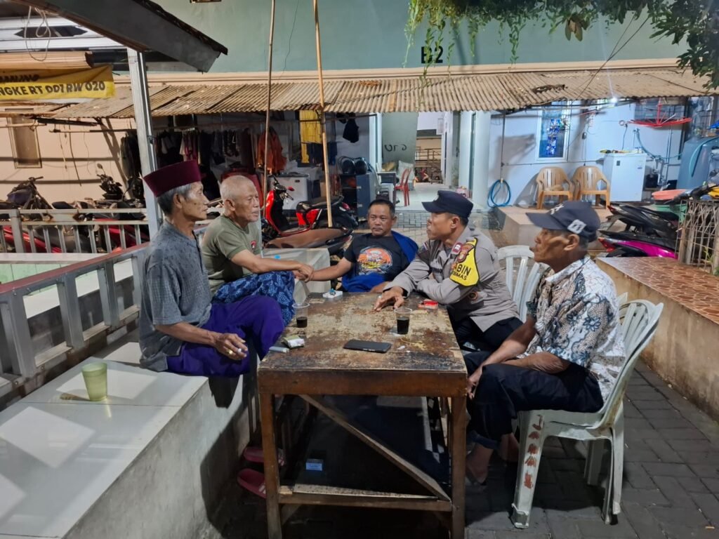 Bhabinkamtibmas Muara Angke Sambang Satkamling Warga dan Sampaikan Pesan Kamtibmas - Teropong Rakyat