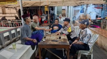 Bhabinkamtibmas Muara Angke Sambang Satkamling Warga dan Sampaikan Pesan Kamtibmas