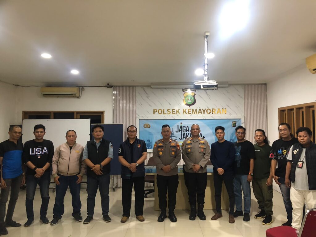 Portal Berita Indonesia dan Dunia Terkini Hari Ini, Update Harian Terbaru, Terlengkap, Tajam, Aktual dan Berimbang. Kapolsek Kemayoran Ajak Wartawan Perkuat Sinergi dan Komunikasi - Teropong Rakyat