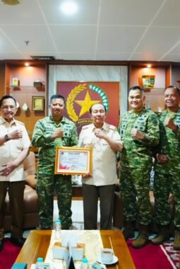 Jelang HUT Ke-81 TNI, Kas Kohanudnas Anjangsana kepada Jenderal (HOR) H.B.L. Mantiri