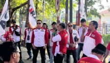 DPD LSM LIRA Kota Batu, saat turun aksi damai mengawal sidang putusan kasus pembunuhan mahasiswi UMM, Faradila Amalia Najwa, di Pengadilan Negeri Malang Kelas IA. (Den)