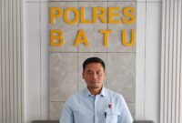 Kasatreskrim Polres Batu, AKP Zaenal Arifin, S.H saat tengah diwawancarai awak media. (Den)