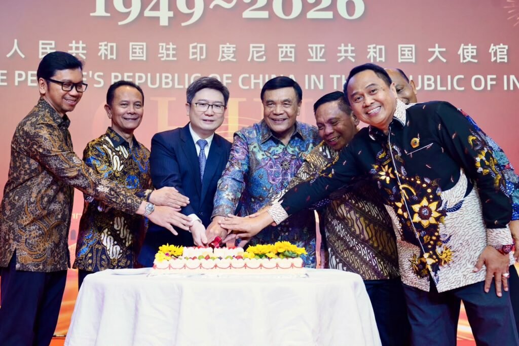 Kasum TNI Bersama Menko Polkam Hadiri Perayaan Hari Nasional ke-77 RRC - Teropong Rakyat