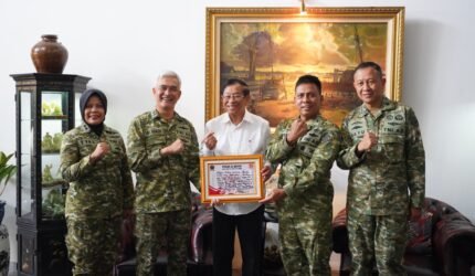 Kapuskes TNI Anjangsana ke Sesepuh TNI, Perkuat Nilai Sapta Marga dan Sumpah Prajurit - Teropong Rakyat