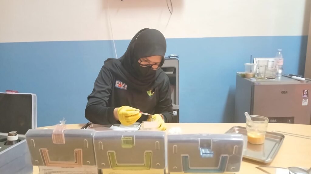 Portal Berita Indonesia dan Dunia Terkini Hari Ini, Update Harian Terbaru, Terlengkap, Tajam, Aktual dan Berimbang. Food Safety MBG Polri di SPPG Rawa Badak Utara Pastikan Makanan Layak Konsumsi - Teropong Rakyat