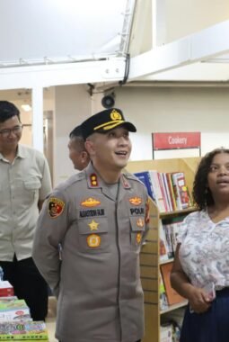 MV Doulos Hope Kembali Bersandar di Pelabuhan Kalibaru, Hadirkan Ribuan Koleksi Buku untuk Masyarakat Jakarta