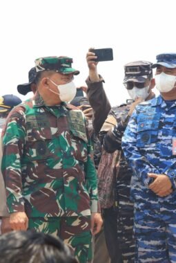 Komandan Lanud Sjamsudin Noor Perkuat Sinergi Penanganan Karhutla Kalsel dalam Rapat Evaluasi