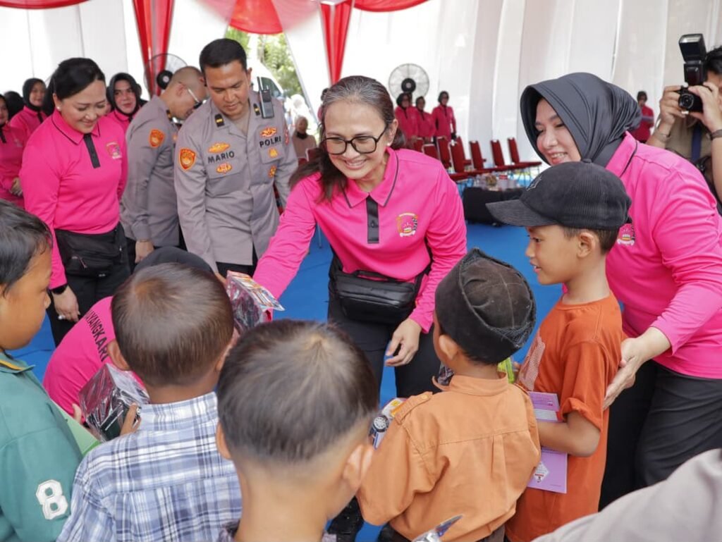 Portal Berita Indonesia dan Dunia Terkini Hari Ini, Update Harian Terbaru, Terlengkap, Tajam, Aktual dan Berimbang. Bhayangkari Turunkan 74 Nakes dalam Bakkes di Aceh Tamiang, Sediakan Cek Lab hingga Operasi Katarak Gratis - Teropong Rakyat