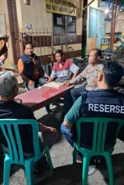 Polsek Kawasan Sunda Kelapa Tingkatkan Kamtibmas Melalui Sambang Warga Muara Angke