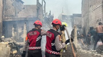Polda Metro Jaya Buka Dapur Lapangan untuk Warga Terdampak Kebakaran Kampung Muka