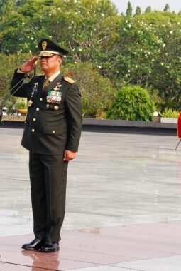 Wakil Panglima TNI Pimpin Ziarah Nasional HUT Ke-81 TNI, Teladani Semangat Juang Para Pahlawan