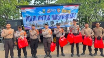 Direktorat Samapta Polda Metro Jaya Salurkan Makanan untuk 173 Pengungsi Korban Kebakaran Kampung Muka