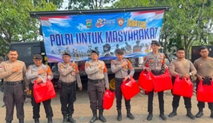 Direktorat Samapta Polda Metro Jaya Salurkan Makanan untuk 173 Pengungsi Korban Kebakaran Kampung Muka - Teropong Rakyat