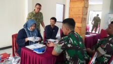 Kepala Staf Kogabwilhan II Laksda TNI Isswarto, menggelar aksi sosial donor darah dalam rangka memperingati Hari Ulang Tahun ke-7 Kogabwilhan II.