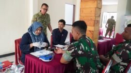 Kepala Staf Kogabwilhan II Laksda TNI Isswarto, menggelar aksi sosial donor darah dalam rangka memperingati Hari Ulang Tahun ke-7 Kogabwilhan II.
