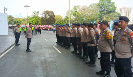 Kapolsek Kemayoran Pimpin Pengamanan di Plaza Tenggara GBK, Pastikan FIFA ASEAN Cup 2026 Berlangsung Aman - Teropong Rakyat