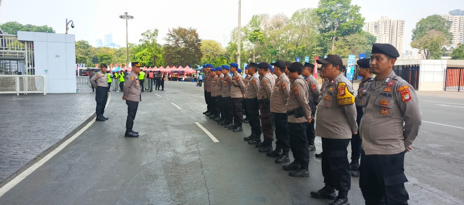 Kapolsek Kemayoran Pimpin Pengamanan di Plaza Tenggara GBK, Pastikan FIFA ASEAN Cup 2026 Berlangsung Aman