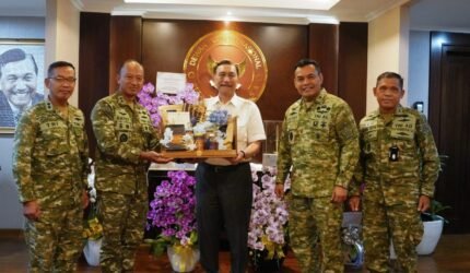 Pesan Ketua Dewan Ekonomi Nasional : Berikan Keteladanan dan Loyalitas - Teropong Rakyat