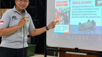 Dosen Manajemen UPN Veteran Jawa Timur Latih Senkom SAR Kota Pasuruan Tangani Risiko Kecelakaan dan Kebakaran