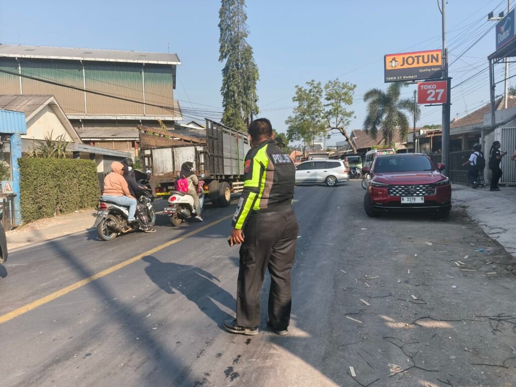 Pemuda Asal Bekasi Tewas dalam Kecelakaan di Dampit Malang, Motor Tabrak Truk - Teropong Rakyat