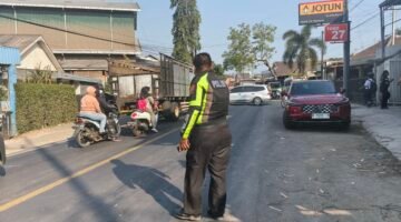 Pemuda Asal Bekasi Tewas dalam Kecelakaan di Dampit Malang, Motor Tabrak Truk