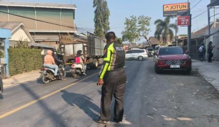 Pemuda Asal Bekasi Tewas dalam Kecelakaan di Dampit Malang, Motor Tabrak Truk - Teropong Rakyat
